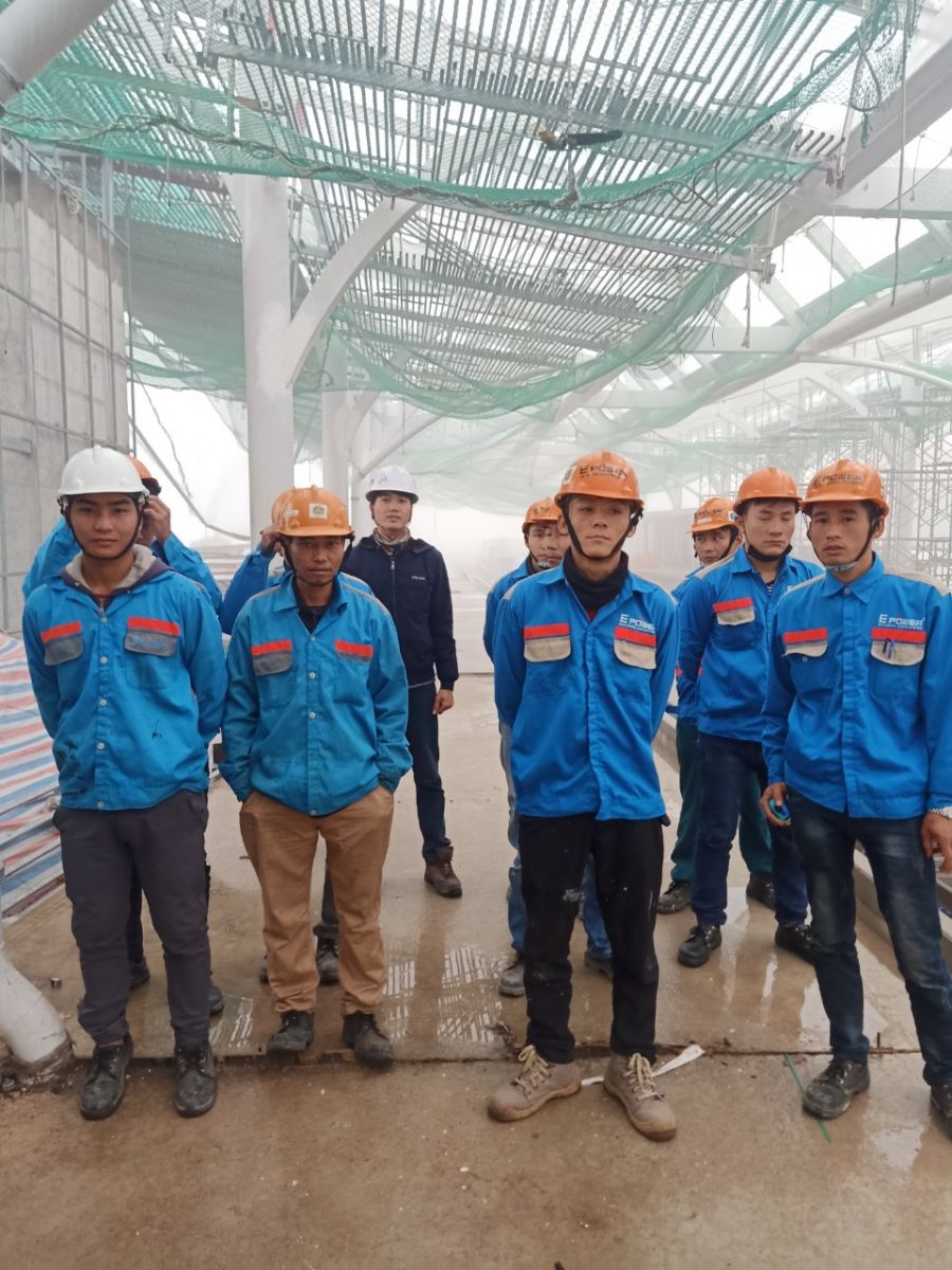 Construction of the Nhon - Hanoi Station elevated rail line